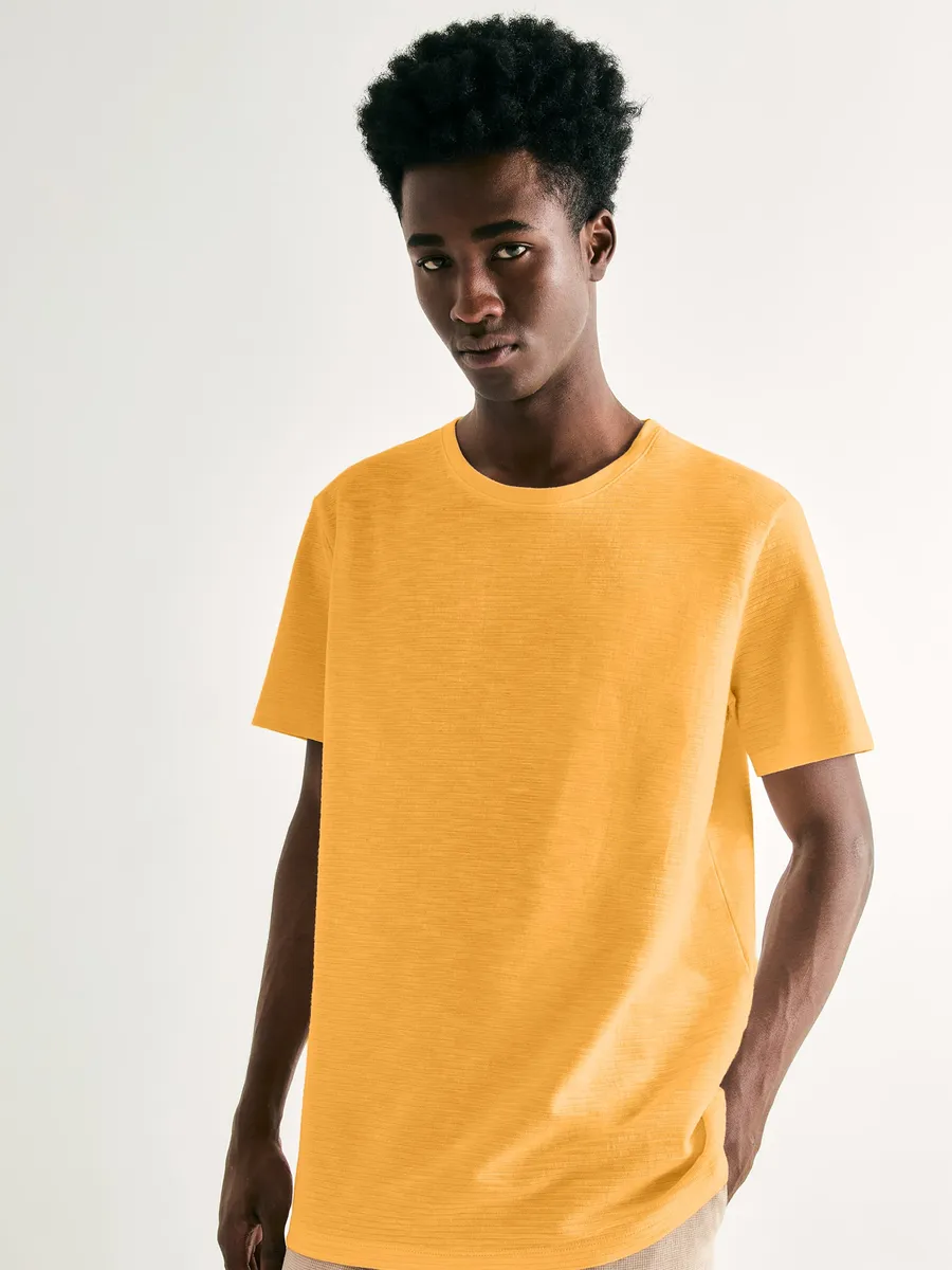 Hering Adulto, Camiseta Masculina Texturizada Regular - Amarelo
