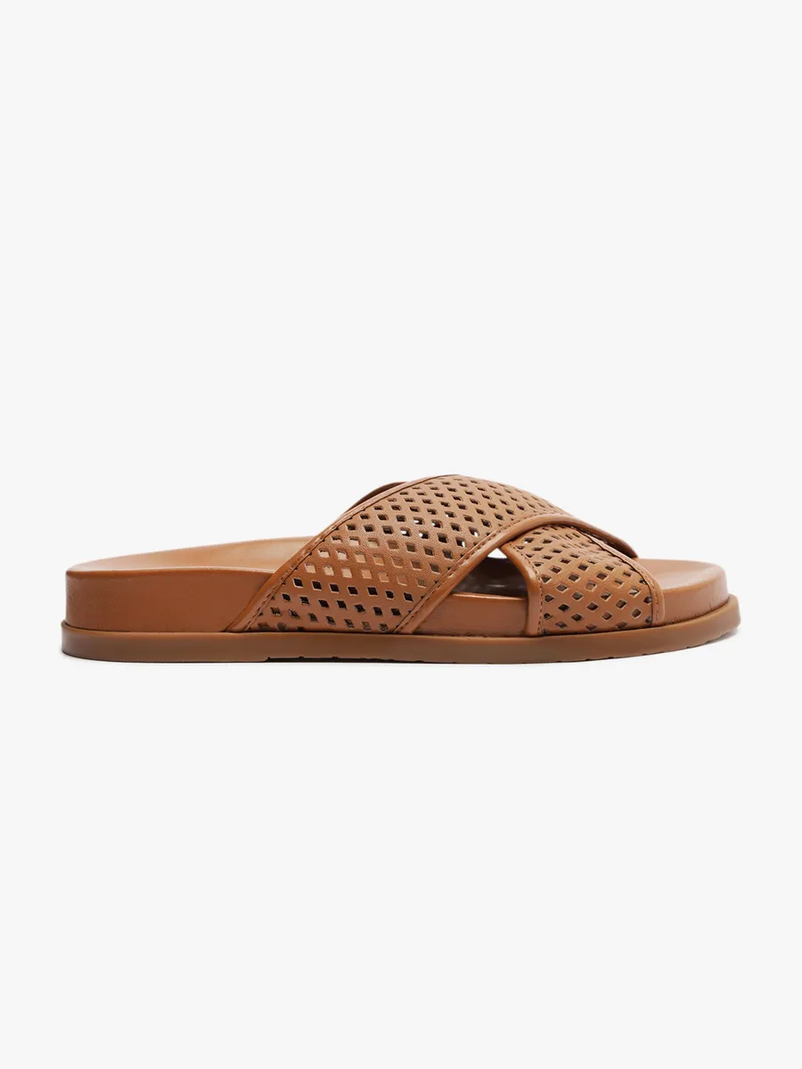 Hering Shoes, Sandália Papete Feminina Vazada - Terracota