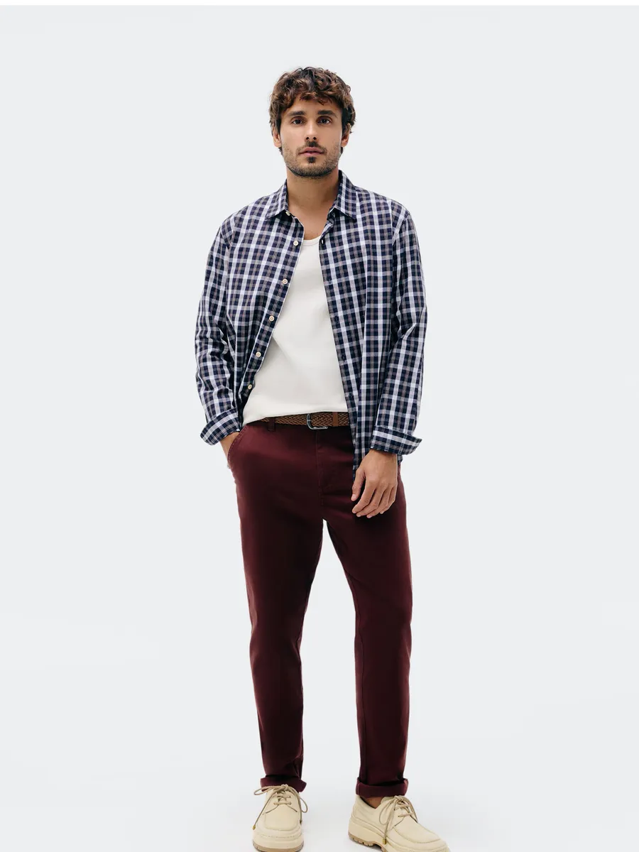 Hering Adulto, Calça Básica Masculina Chino Slim Em Sarja Com Elastano - Marsala