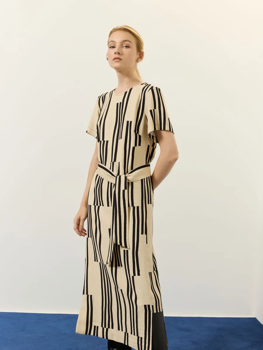 Lucidez, Vestido manga partituras preto com bege